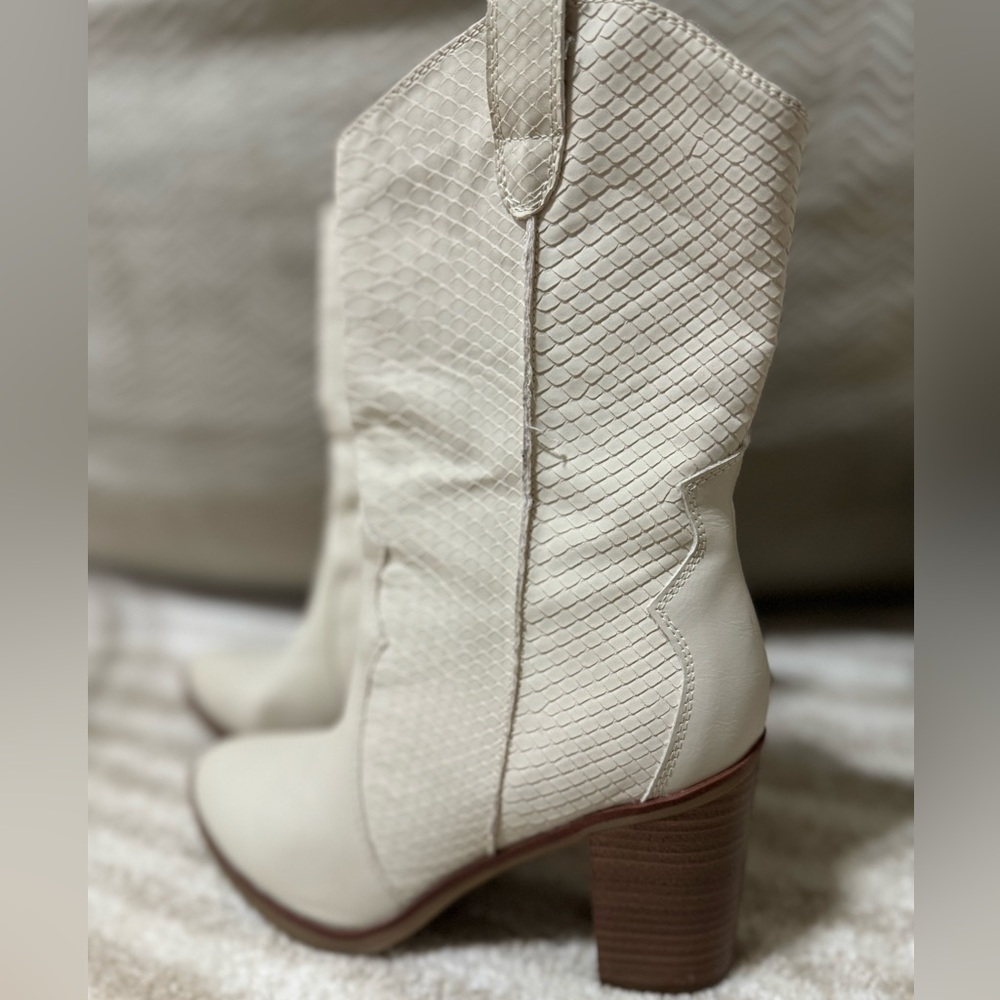 Cowgirl White Booties - Picture 3 of 4